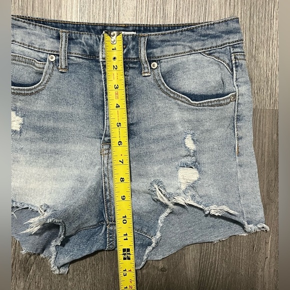Sofia Jeans by Sofia Vergara Distressed Jean Shorts - Chi - Women’s Sz 2 - Picture 6 of 10